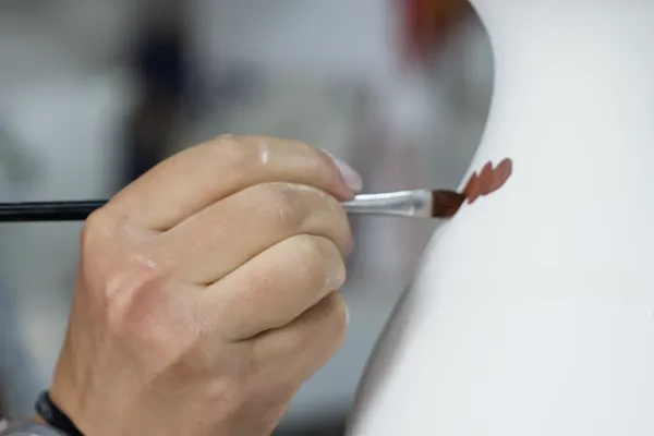 Pintora na Cerâmica Vieira - Ilha de São MIguel, Açores - Portugal